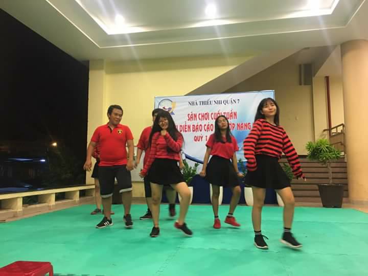 Tiết mục biểu diễn của CLB Flash mob dân vũ 