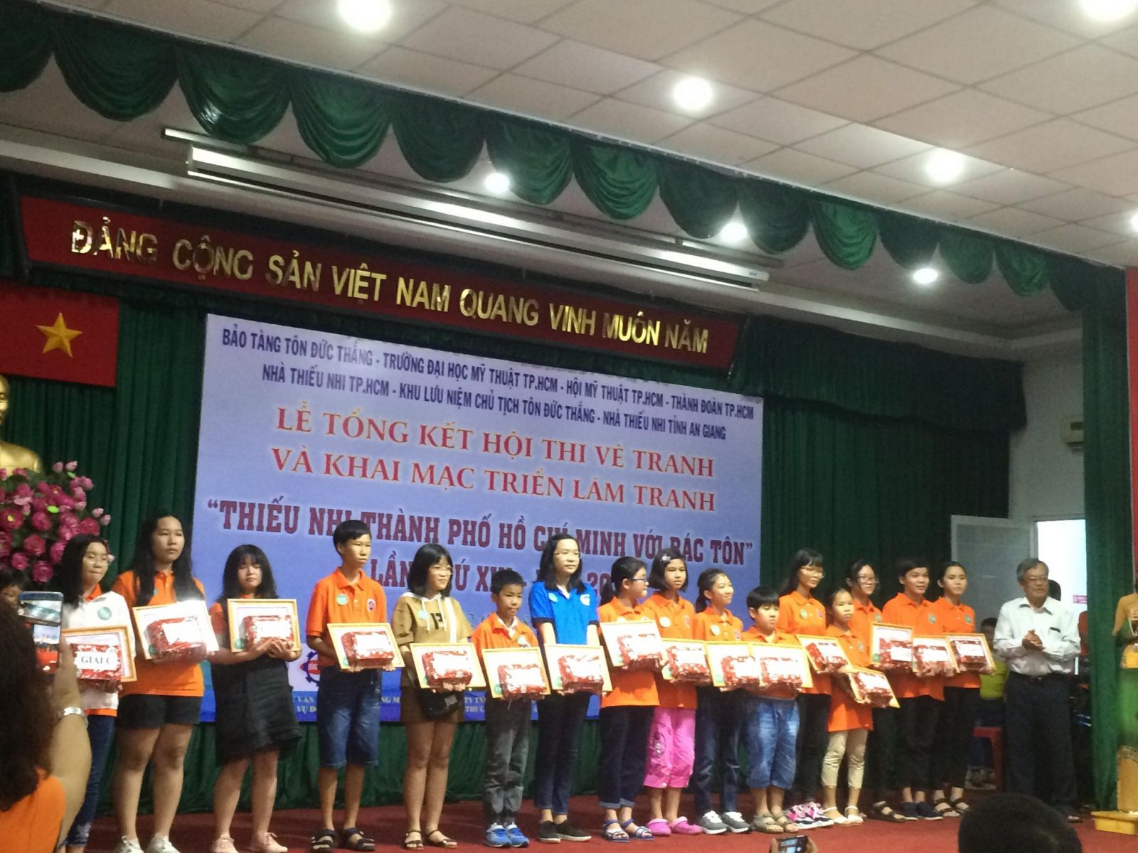  Tham gia lễ tổng kết đã diễn ra tại Bảo tàng Tôn Đức Thắng.